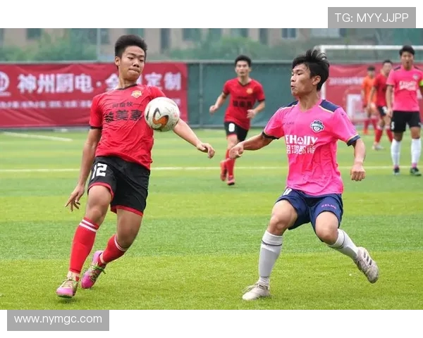 成都足球队个人能力引发热议球迷对球员表现褒贬不一