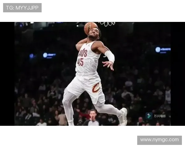 多诺万米切尔领衔球队奋战季后赛展现超强个人能力与团队合作精神